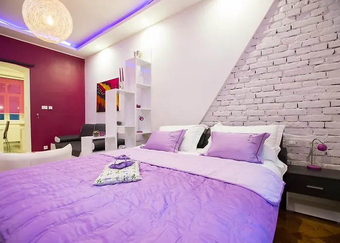 Apartment Center Four Stars